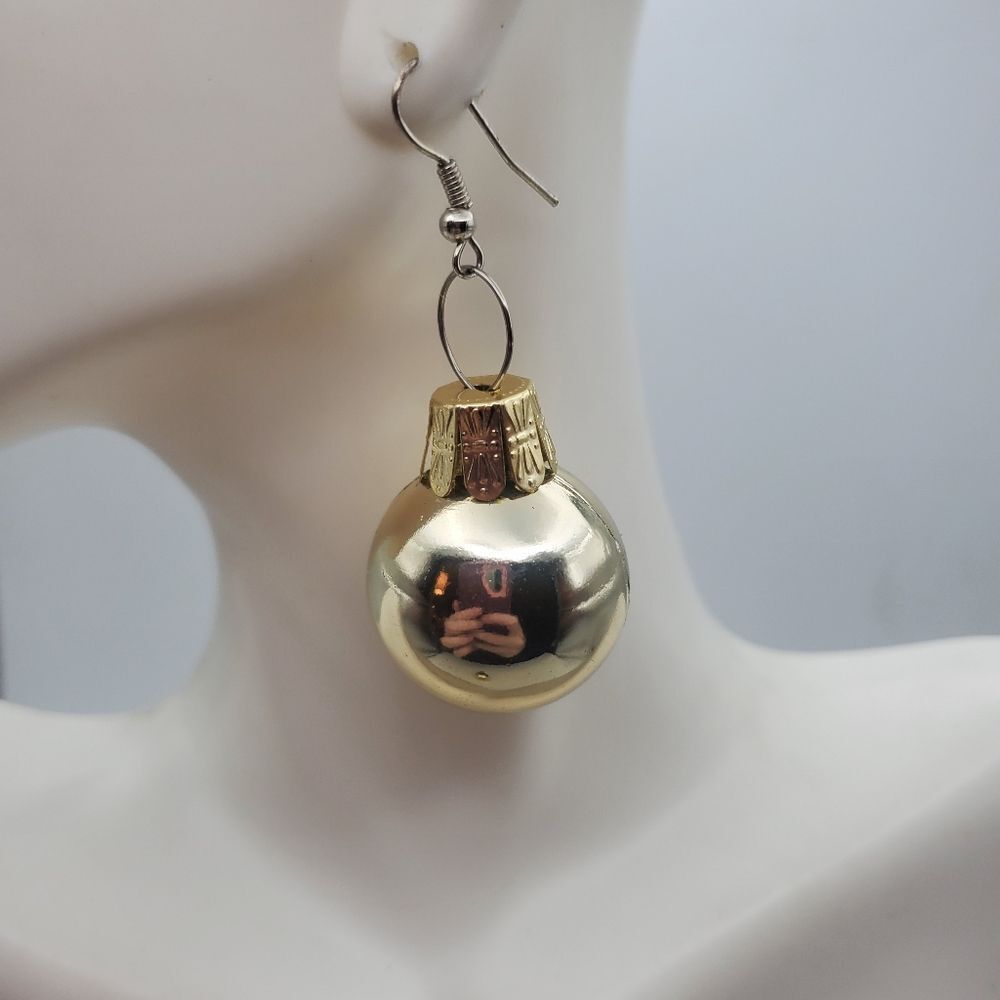 GoldĀ tonedāornamentā ball earrings - Picture 2 of 2